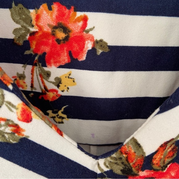 FAITH & JOY BY MONTEAU NAVY/WHITE STRIPED WITH RED FLORAL VNECK TIE TOP, MED - Picture 6 of 10